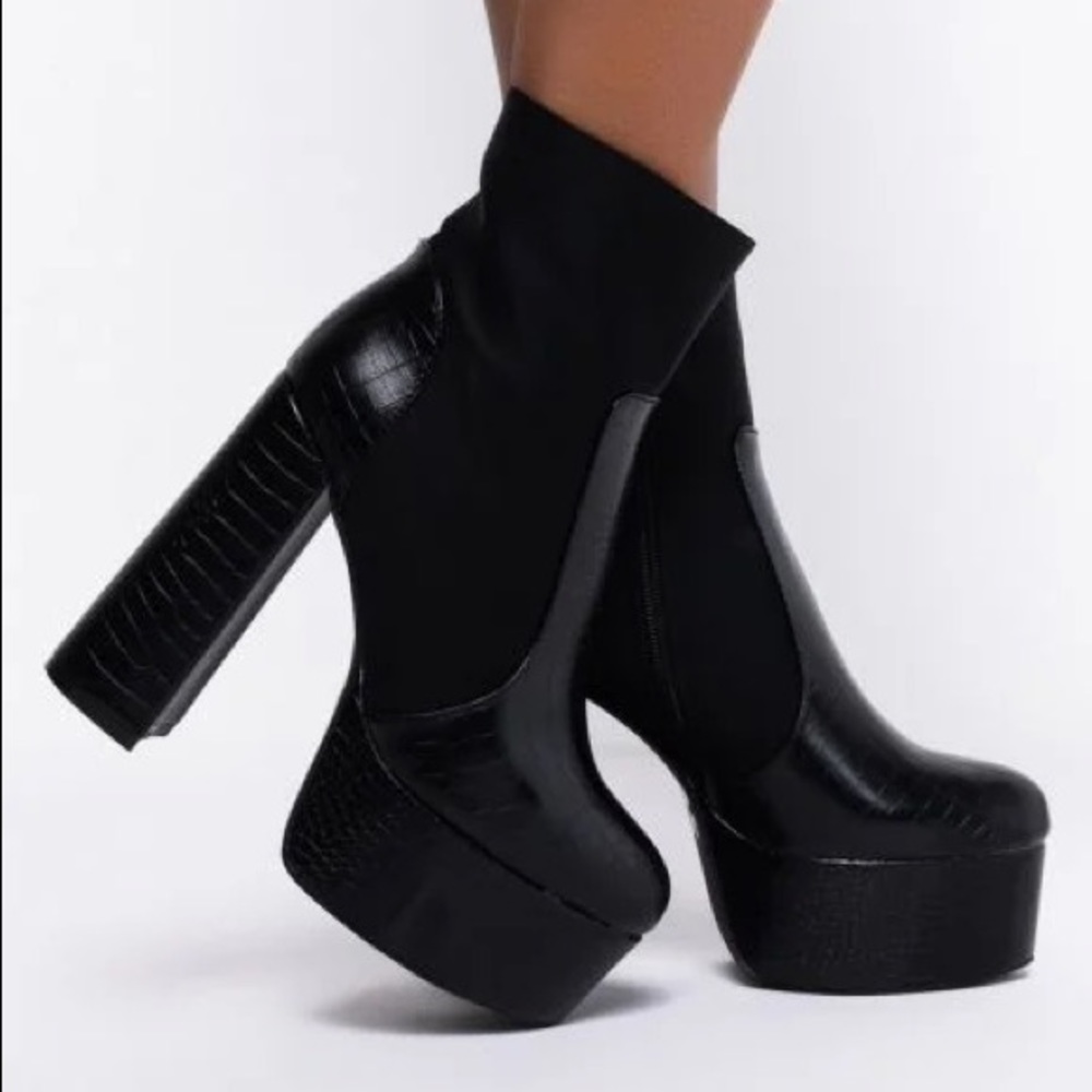 Akira Azalea Wang Just Stuntin Chunky Heel Bootie 8 Black